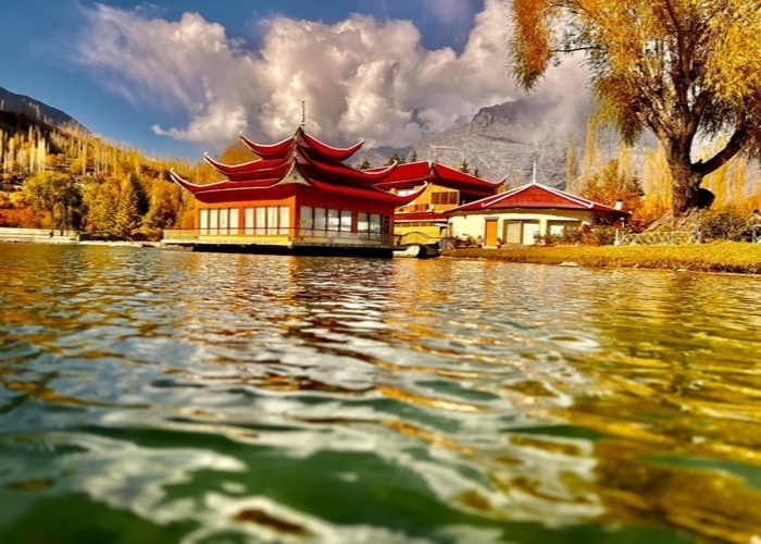 Lower Kachura Lake-